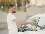 Step-by-step method on how to clean car windows without streaks