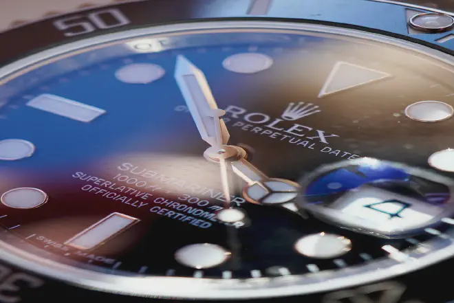 A detailed guide illustrating how to change time on Rolex watch.