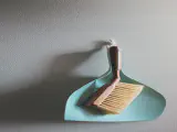 Step-by-step visual guide on how to clean a broom for optimal performance