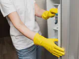 A step-by-step guide showing how to clean an ice machine to ensure efficiency and hygiene